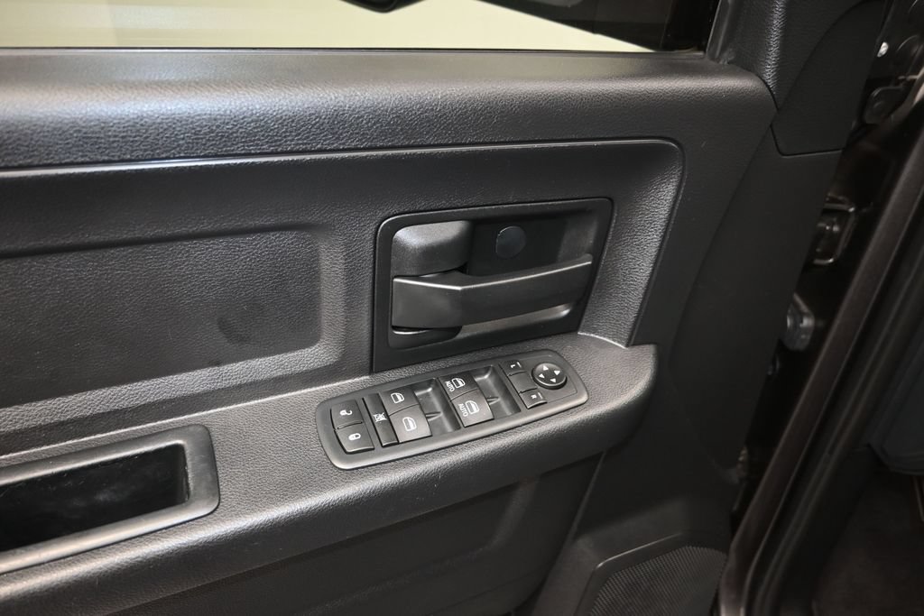 Used 2016 RAM 2500 Tradesman w/ Chrome Appearance Group AWD/4WD image 11
