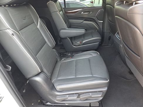Used 2022 Cadillac Escalade ESV Premium Luxury AWD/4WD image 13