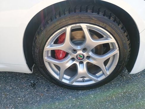 Used 2019 Alfa Romeo Giulia Ti AWD/4WD image 10