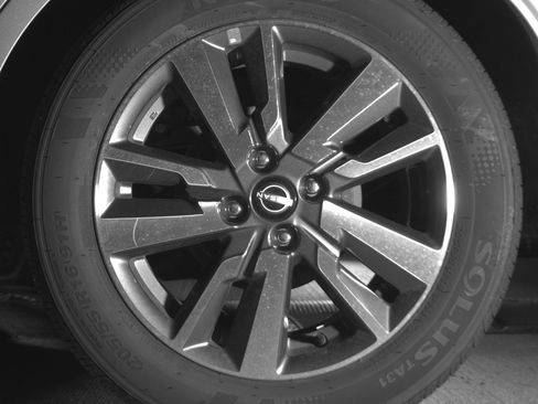 Used 2025 Nissan Versa SV image 14