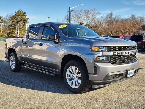 Used 2020 Chevrolet Silverado 1500 Custom w/ Custom Value Package image 3