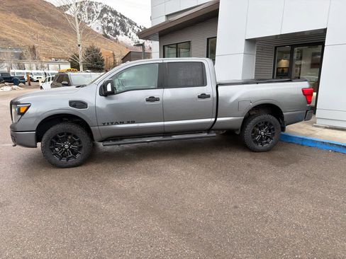 Used 2018 Nissan Titan SL w/ Midnight Edition image 17