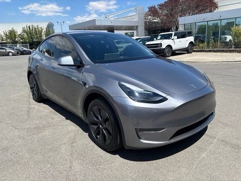 Used 2025 Tesla Model Y Long Range AWD/4WD image 8