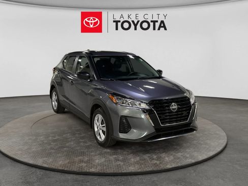 Used 2022 Nissan Kicks S FWD image 13