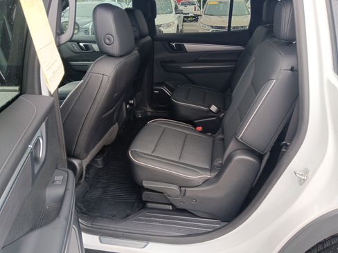 Used 2025 Buick Enclave Preferred w/ Power Package FWD image 16