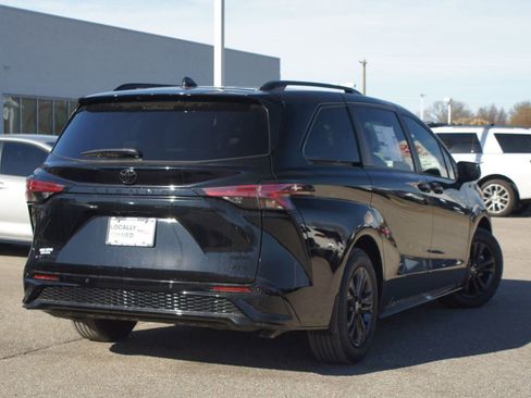 Used 2026 Toyota Sienna XSE image 24