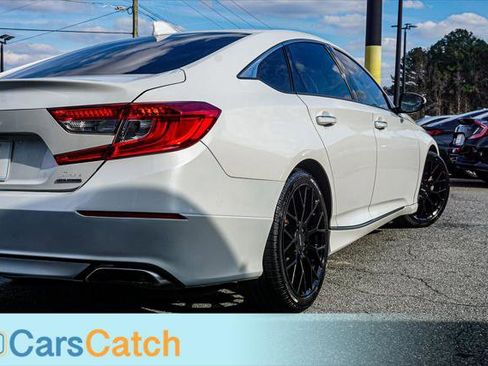 Used 2018 Honda Accord Touring image 6