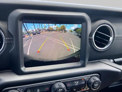 Used 2022 Jeep Wrangler Unlimited Sahara w/ Cold Weather Group AWD/4WD image 24