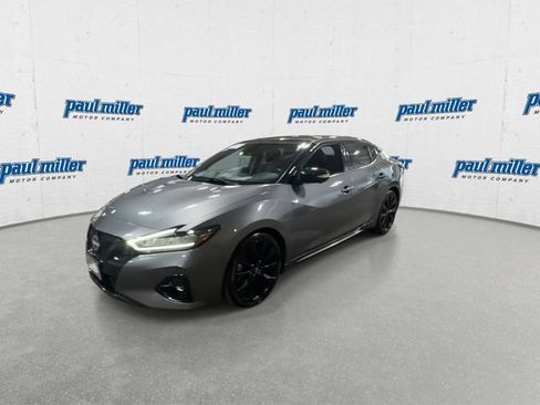 Used 2023 Nissan Maxima SR w/ Sport Mat Group FWD image 5