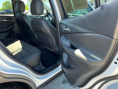 Used 2022 Buick Encore GX Essence w/ Experience Buick Package AWD/4WD image 28
