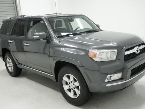 Used 2011 Toyota 4Runner SR5 w/ Convenience Pkg RWD image 3