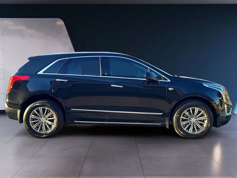 Used 2017 Cadillac XT5 Luxury w/ Driver Awareness Package image 6