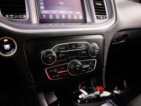 Used 2019 Dodge Charger SXT image 25