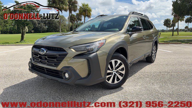Used 2025 Subaru Outback Premium AWD/4WD image 1