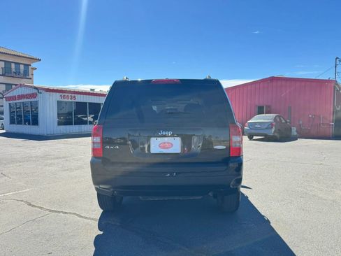Used 2014 Jeep Patriot Latitude w/ Sun/Sound Group AWD/4WD image 6