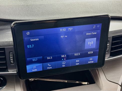 Used 2021 Ford Explorer XLT w/ Equipment Group 202A AWD/4WD image 18