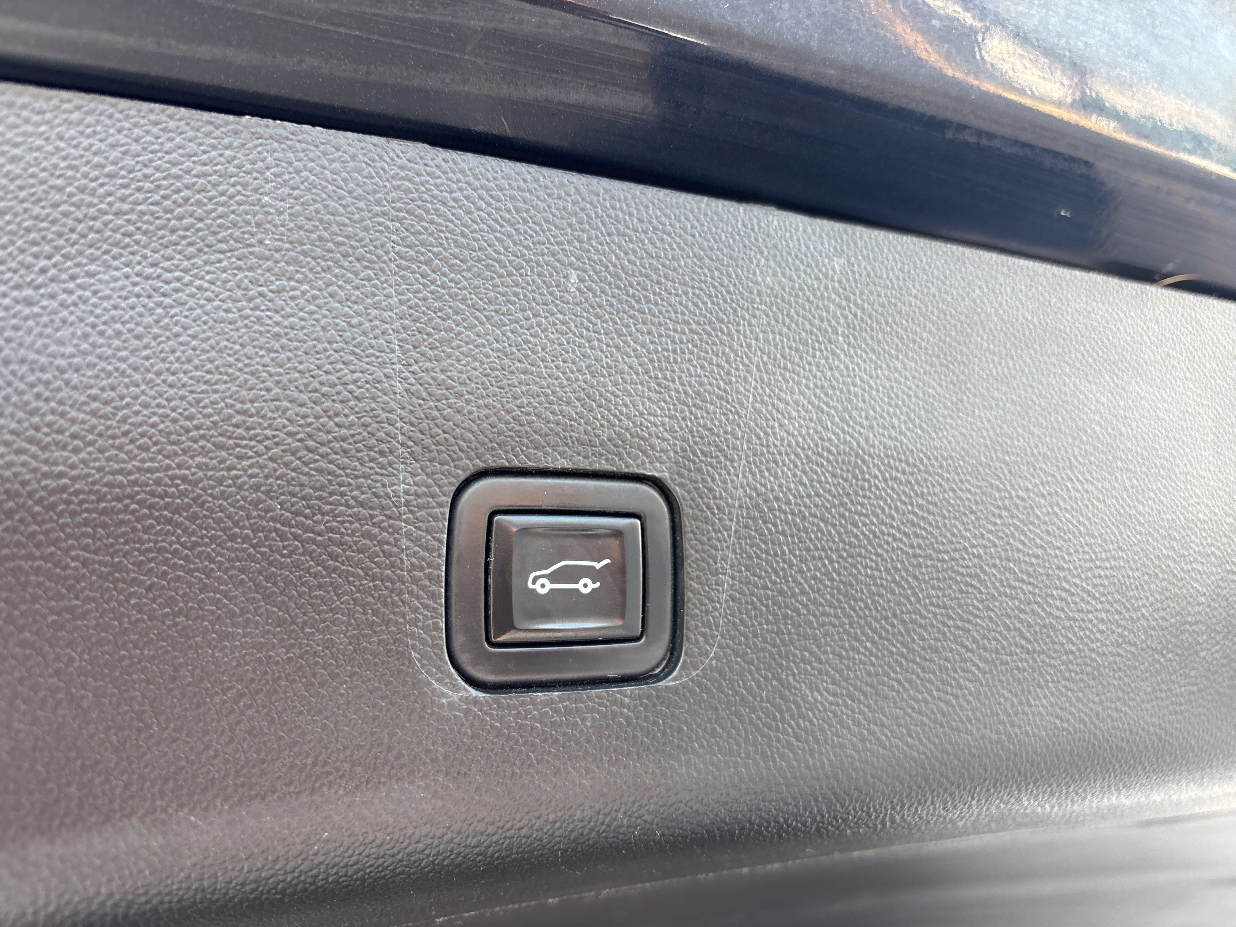 Used 2021 Chevrolet Traverse LT w/ LT Premium Package FWD image 7