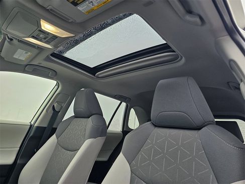 Used 2025 Toyota RAV4 XLE image 28