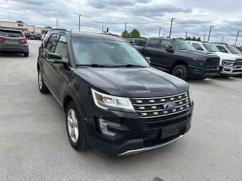 Used 2017 Ford Explorer XLT w/ Equipment Group 202A AWD/4WD image 21