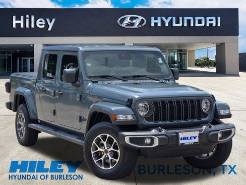 Used 2024 Jeep Gladiator Sport AWD/4WD image 2