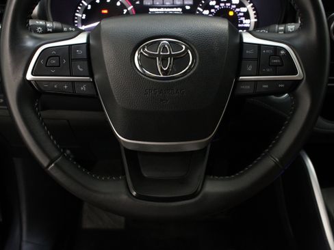 Used 2025 Toyota Highlander LE AWD/4WD image 23