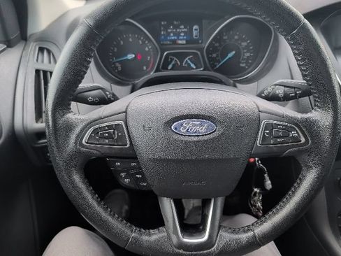 Used 2015 Ford Focus SE w/ Equipment Group 201A FWD image 17