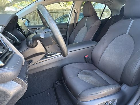 Used 2021 Toyota Camry LE image 9