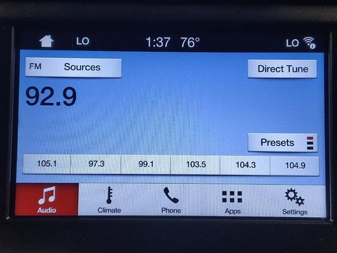 Used 2018 Ford Fusion SE w/ Fusion SE Technology Package FWD image 25