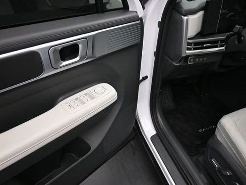 Used 2025 Hyundai Santa Fe SEL FWD image 16