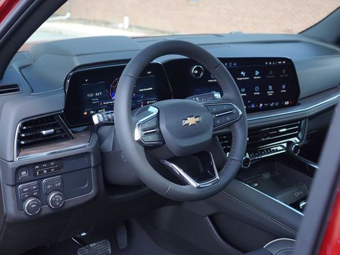 New 2025 Chevrolet Suburban Premier image 25