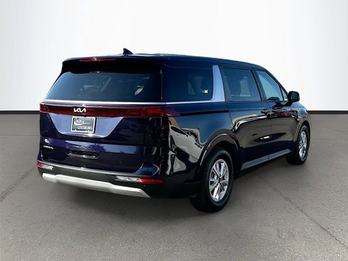Used 2024 Kia Carnival LX FWD image 7