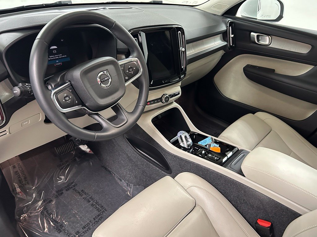 Used 2025 Volvo XC40 B5 Plus AWD/4WD image 16