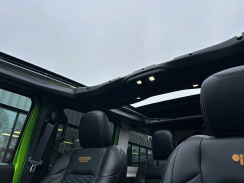 Used 2025 Jeep Wrangler Sport S image 28