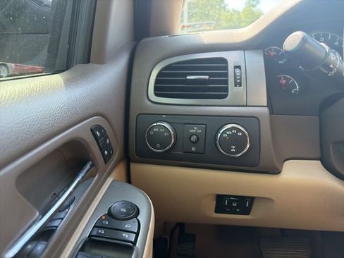 Used 2011 Chevrolet Avalanche LT w/ Luxury Package image 11