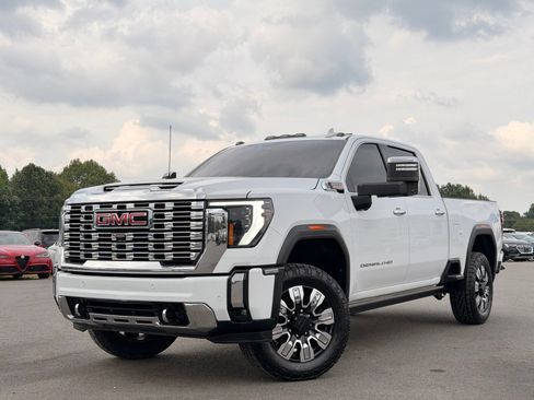 Used 2024 GMC Sierra 2500 Denali w/ Denali Reserve Package AWD/4WD image 2