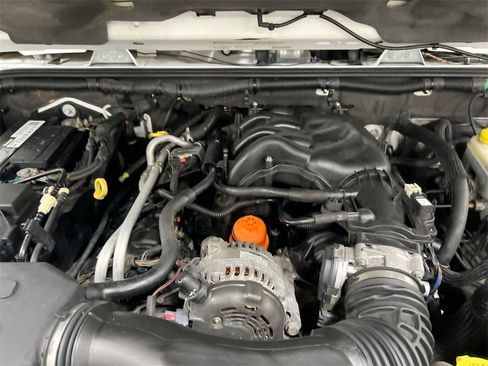 Used 2012 Jeep Wrangler Unlimited Rubicon w/ Connectivity Group image 24