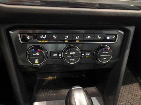 Used 2020 Volkswagen Tiguan SEL Premium R-Line image 31