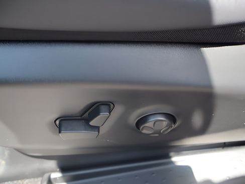 New 2027 Chrysler Pacifica Select FWD image 18