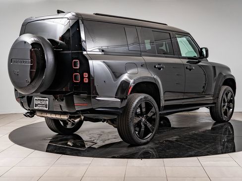 Used 2025 Land Rover Defender 130 V8 AWD/4WD image 10