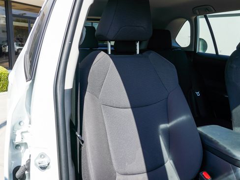 Used 2022 Toyota RAV4 LE AWD/4WD image 24