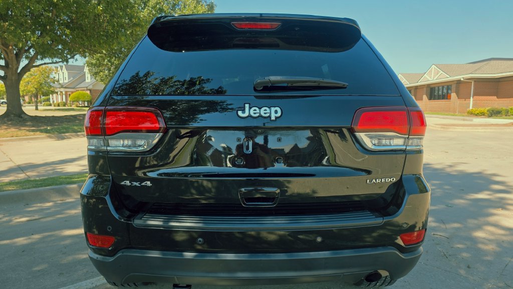Used 2021 Jeep Grand Cherokee Laredo AWD/4WD image 22