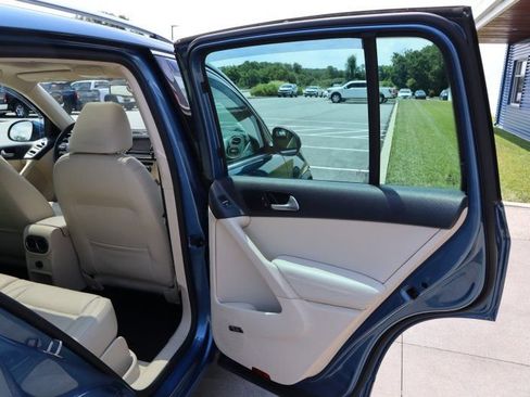 Used 2017 Volkswagen Tiguan SEL AWD/4WD image 21