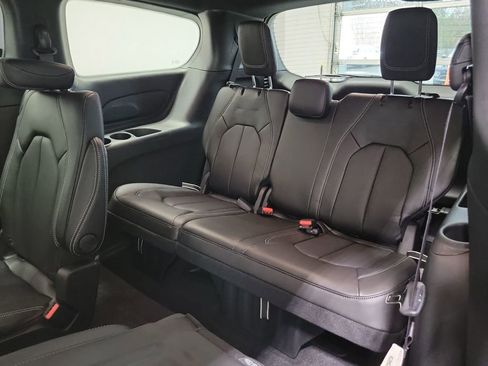 New 2026 Chrysler Pacifica Select w/ S Appearance Package image 8