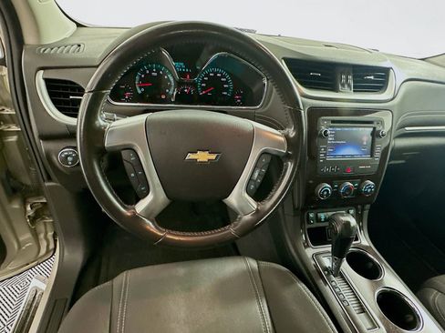Used 2017 Chevrolet Traverse LT w/ Style and Technology Package FWD image 11