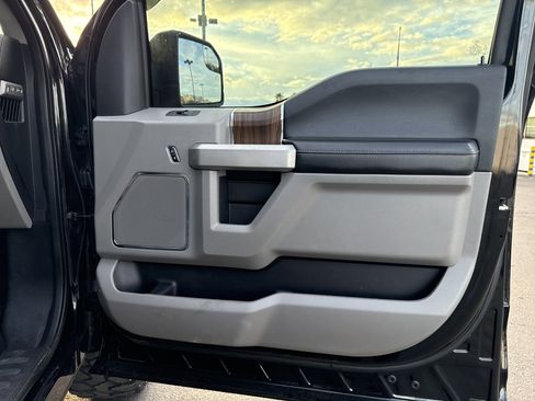 Used 2017 Ford F150 Lariat image 21