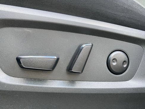 Used 2024 Nissan Pathfinder SV FWD image 11