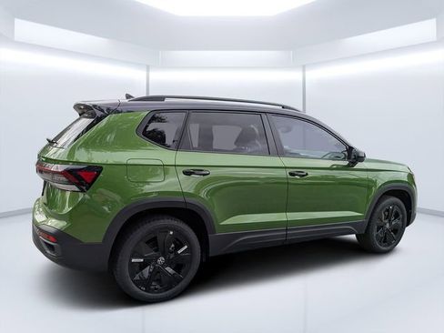 New 2026 Volkswagen Taos SE image 3