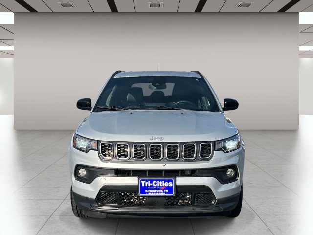 Used 2024 Jeep Compass Latitude AWD/4WD image 9