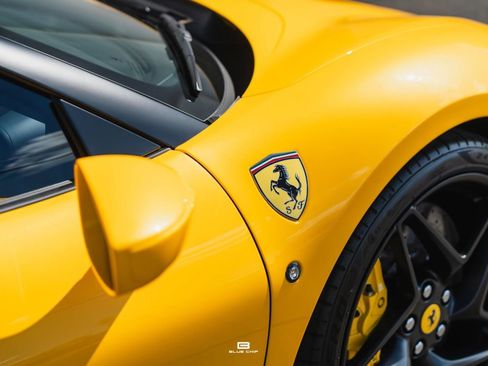 Used 2021 Ferrari F8 Tributo RWD image 31