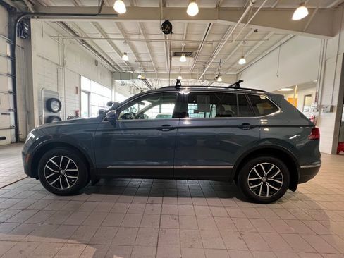 Used 2021 Volkswagen Tiguan SE w/ Panoramic Sunroof Package image 6